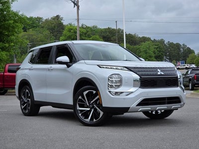 2024 Mitsubishi Outlander Base