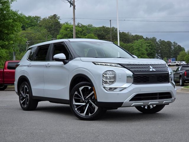 2024 Mitsubishi Outlander Base