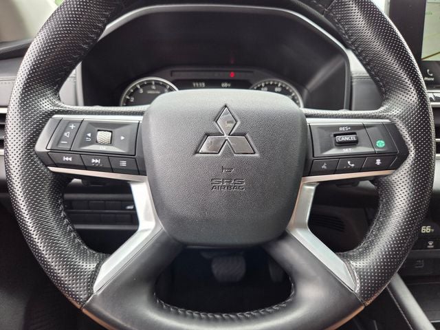 2024 Mitsubishi Outlander Base