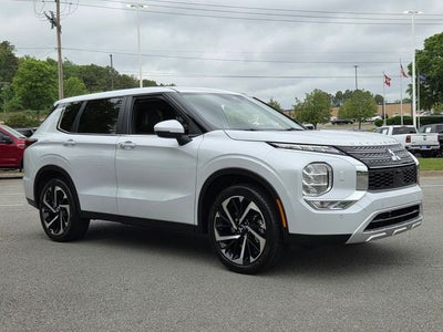 2024 Mitsubishi Outlander Base