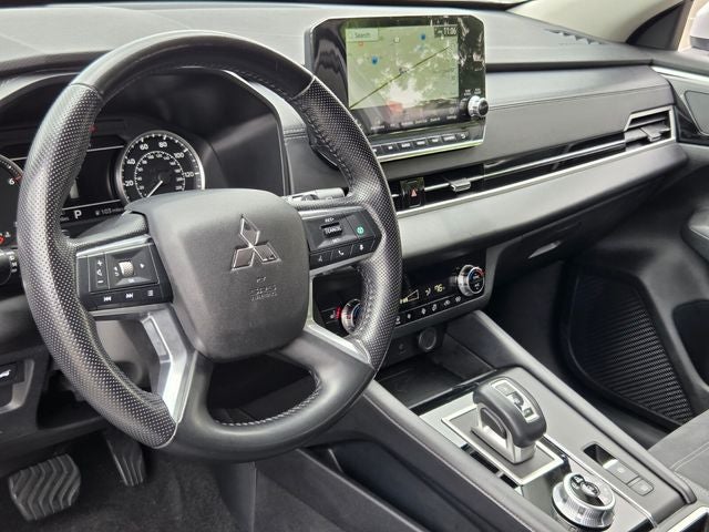 2024 Mitsubishi Outlander Base