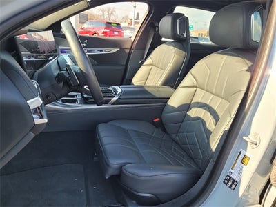 2025 BMW 7 Series 740i xDrive