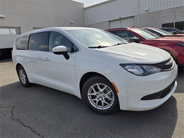 2023 Chrysler Voyager LX