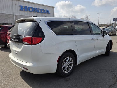 2023 Chrysler Voyager LX