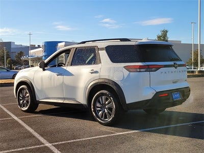 2024 Nissan Pathfinder SV