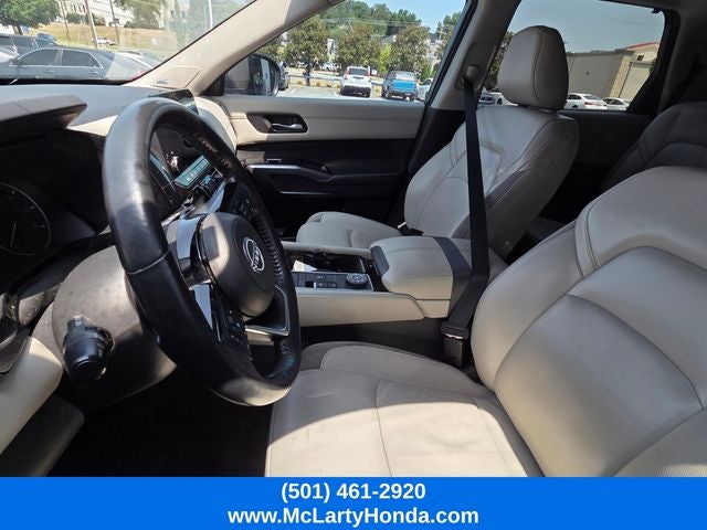 2023 Nissan Pathfinder SL