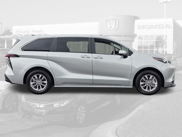 2024 Toyota Sienna LE 8 Passenger