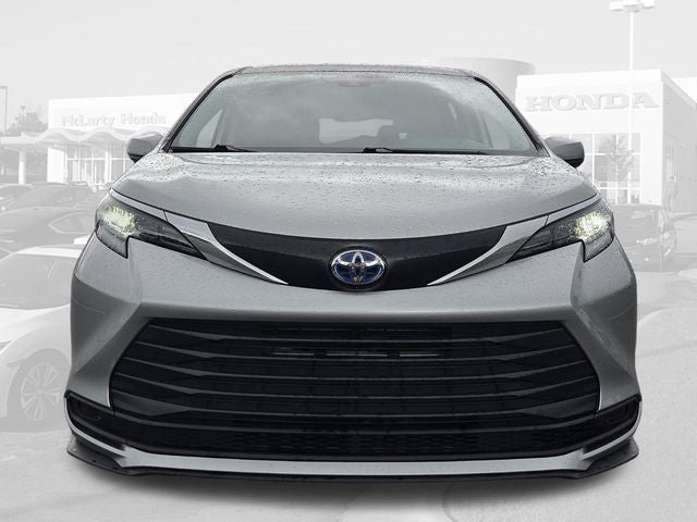 2024 Toyota Sienna LE 8 Passenger