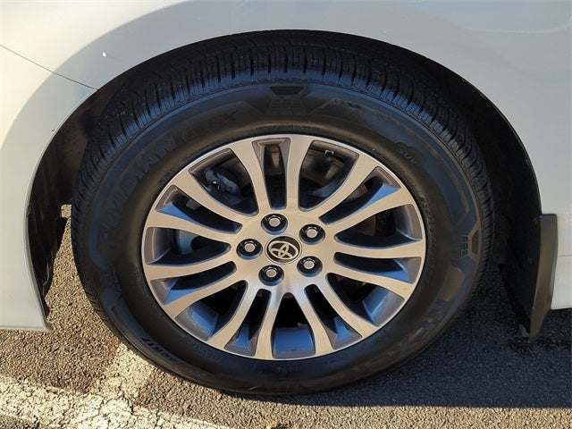 2020 Toyota Sienna XLE