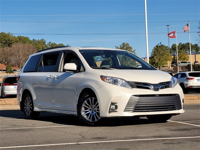 2020 Toyota Sienna XLE