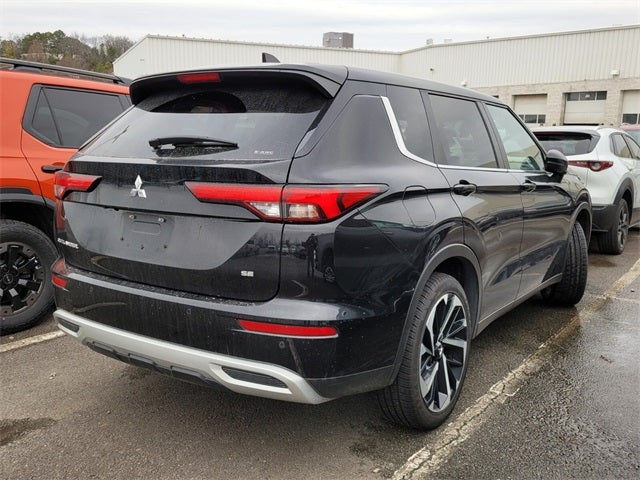 2024 Mitsubishi Outlander SE