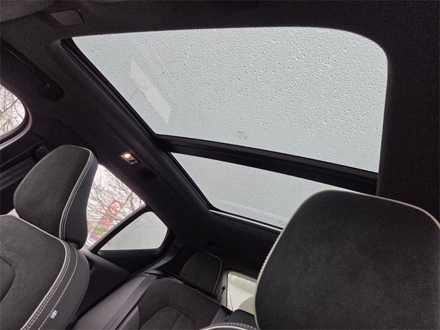 2022 Volvo XC40 R-Design