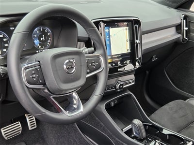 2022 Volvo XC40 R-Design