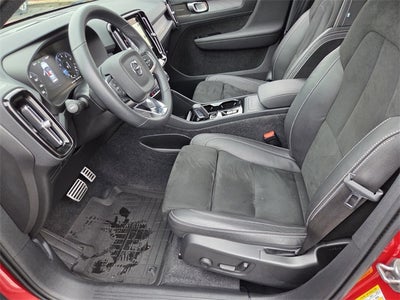 2022 Volvo XC40 R-Design