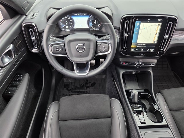 2022 Volvo XC40 R-Design