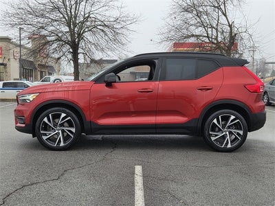 2022 Volvo XC40 R-Design