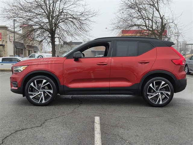 2022 Volvo XC40 R-Design
