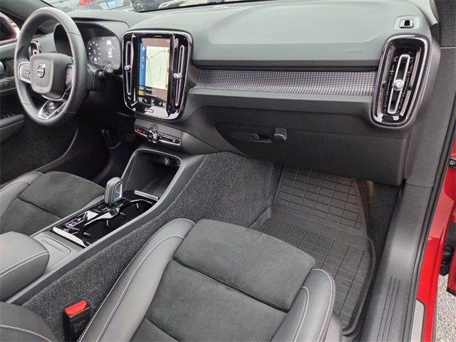 2022 Volvo XC40 R-Design