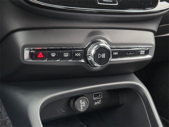 2022 Volvo XC40 R-Design