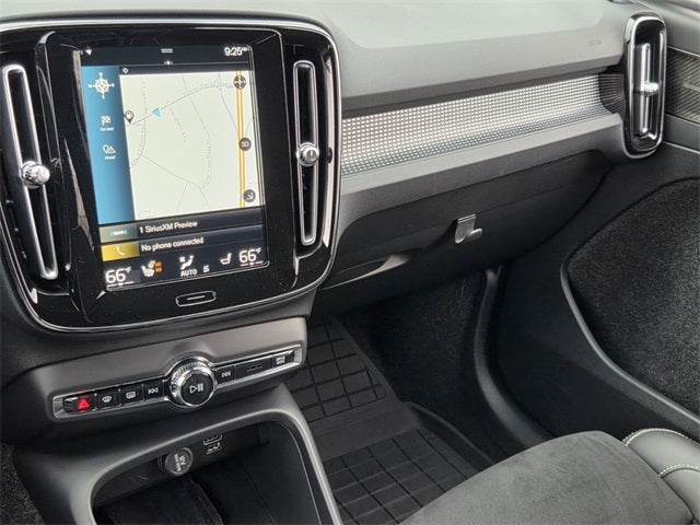 2022 Volvo XC40 R-Design