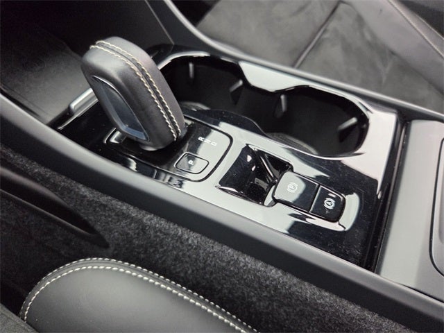 2022 Volvo XC40 R-Design