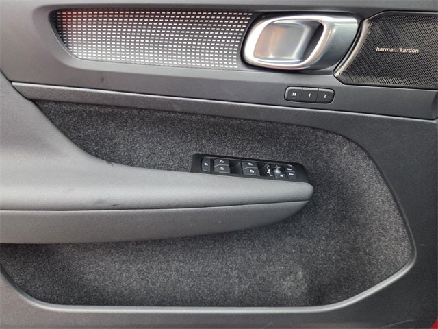 2022 Volvo XC40 R-Design