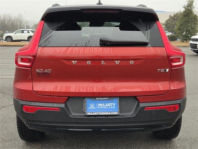 2022 Volvo XC40 R-Design