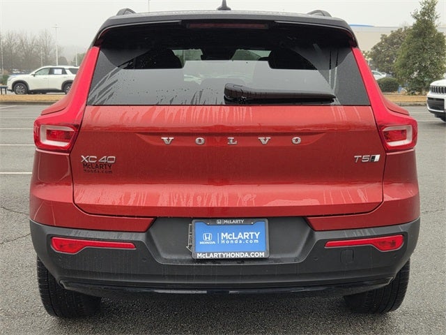 2022 Volvo XC40 R-Design