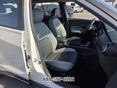 2022 Nissan Kicks SR