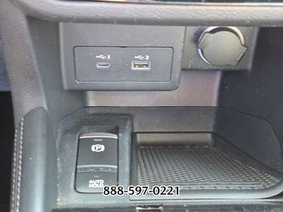 2022 Nissan Kicks SR