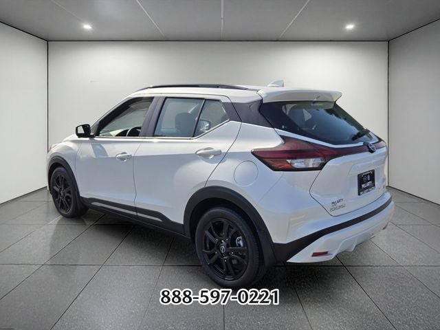 2022 Nissan Kicks SR