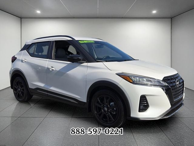 2022 Nissan Kicks SR