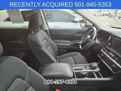 2023 Nissan Pathfinder SV