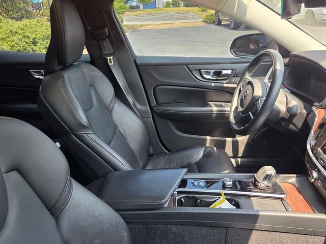 2022 Volvo S60 B5 Momentum