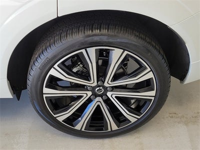 2023 Volvo XC60 B5 Ultimate Bright Theme