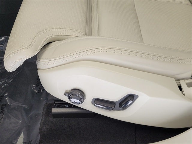 2023 Volvo XC60 B5 Ultimate Bright Theme