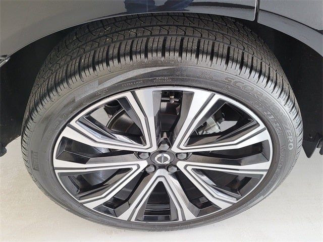 2023 Volvo XC60 B5 Ultimate Bright Theme