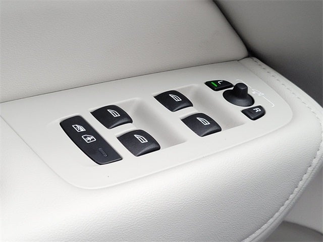 2023 Volvo XC60 B5 Ultimate Bright Theme