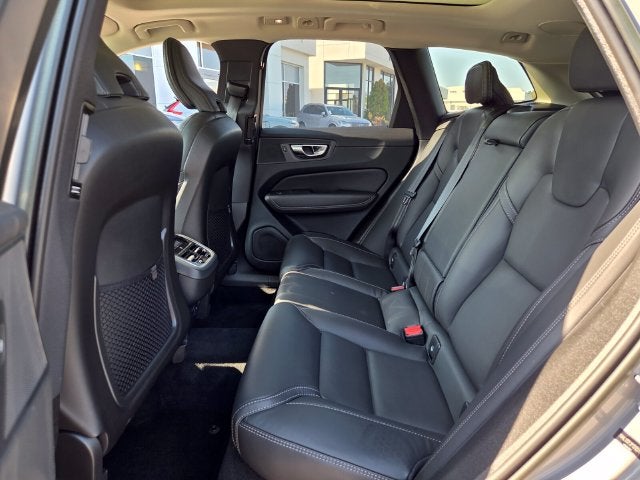 2023 Volvo XC60 B5 Ultimate Bright Theme