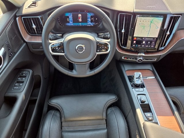 2023 Volvo XC60 B5 Ultimate Bright Theme
