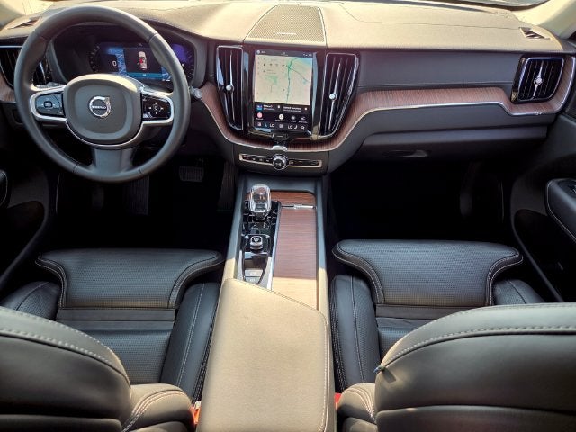 2023 Volvo XC60 B5 Ultimate Bright Theme