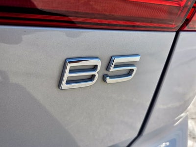 2023 Volvo XC60 B5 Ultimate Bright Theme