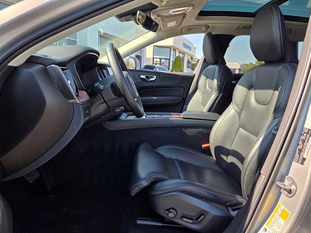 2023 Volvo XC60 B5 Ultimate Bright Theme