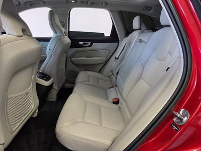 2023 Volvo XC60 B5 Ultimate Dark Theme