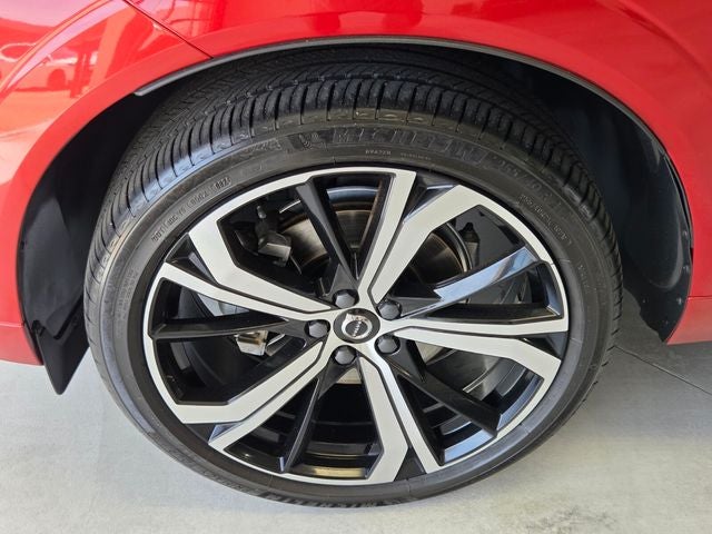 2023 Volvo XC60 B5 Ultimate Dark Theme