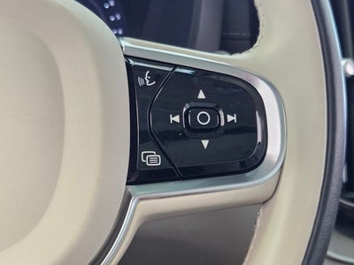 2023 Volvo XC60 B5 Ultimate Dark Theme