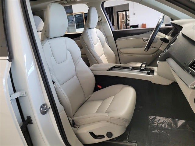 2024 Volvo XC90 B5 Core
