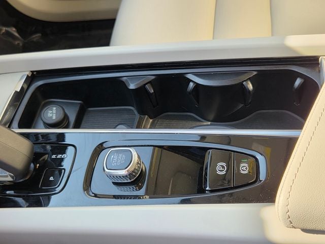 2024 Volvo XC60 B5 Core