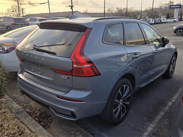 2023 Volvo XC60 B5 Plus Dark Theme