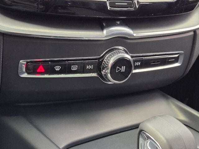 2023 Volvo XC60 B5 Core